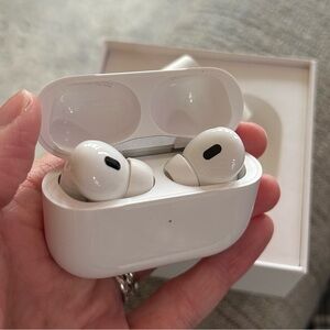 AirPod Pros (2nd Gen)✨ like new